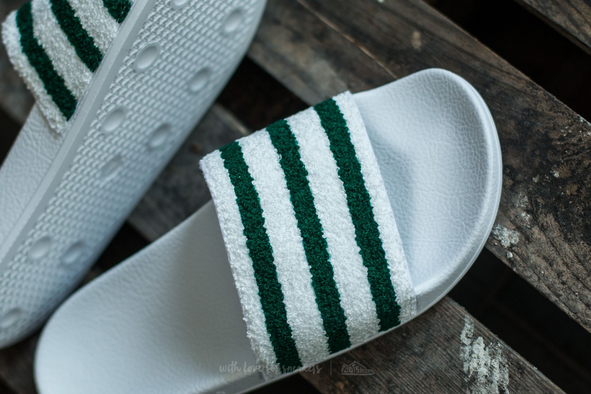 Încălțăminte și sneakerși pentru bărbați adidas Adilette Ftw White/ Sub Green/ Ftw White