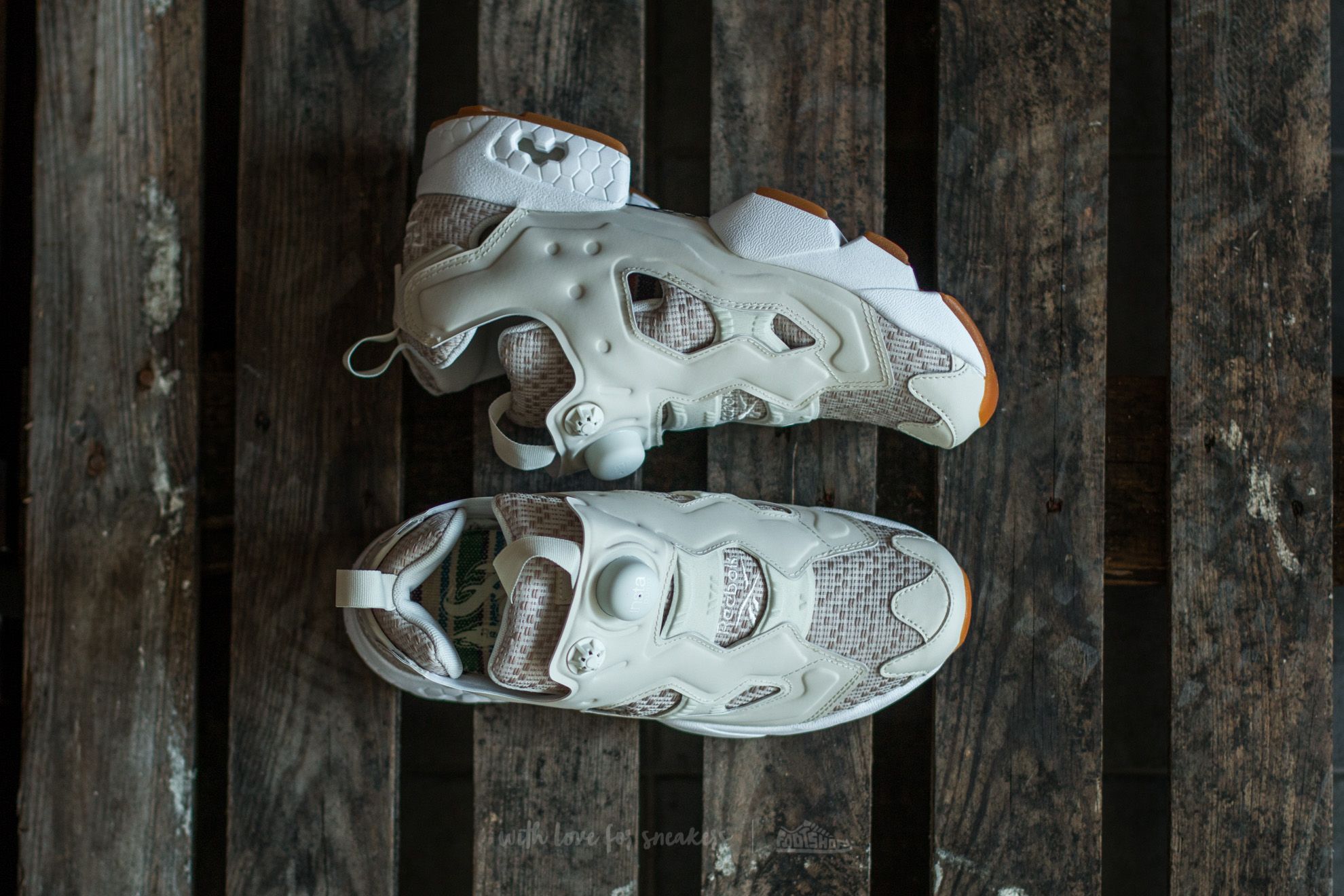 Women's shoes Reebok Instapump Fury Off TG Sandtrap/ Chalk/ White