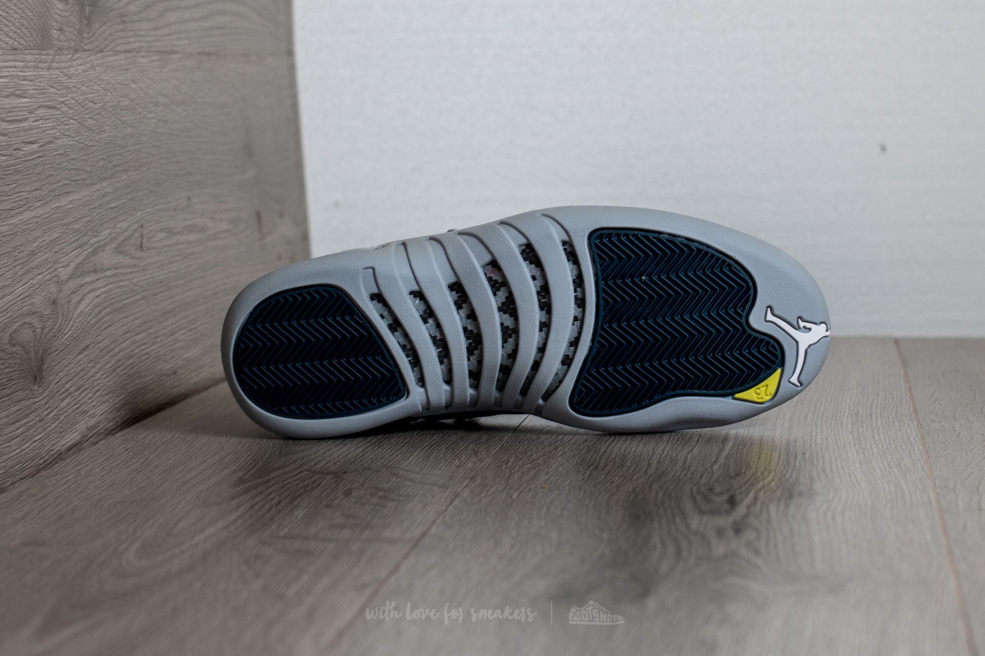 Herren Sneaker und Schuhe Air Jordan 12 Retro Low Wolf Grey/ Armory Navy