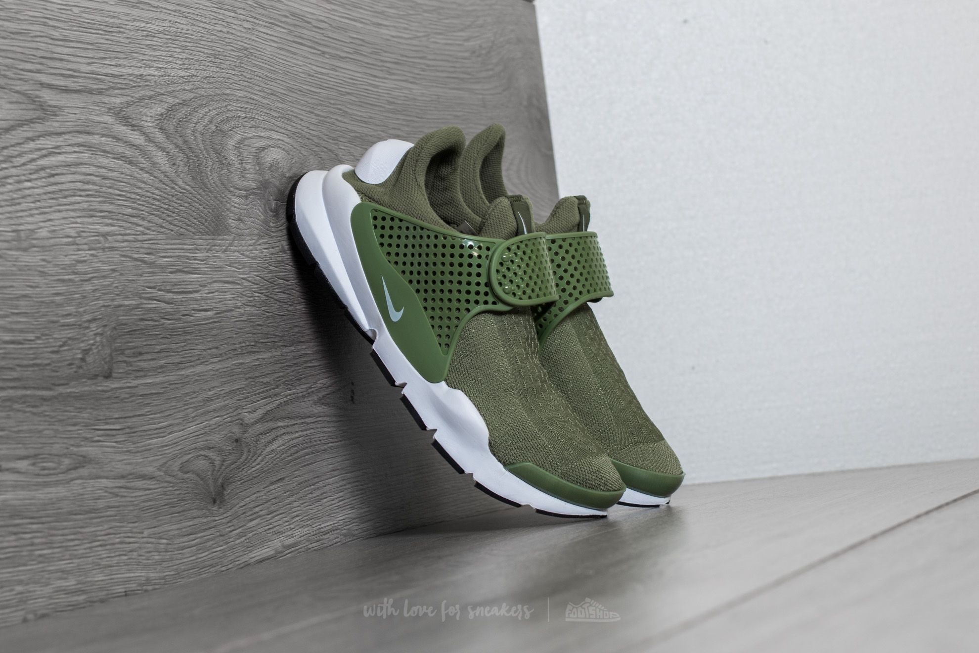 Men s shoes Nike Sock Dart KJCRD Palm Green White Black Footshop