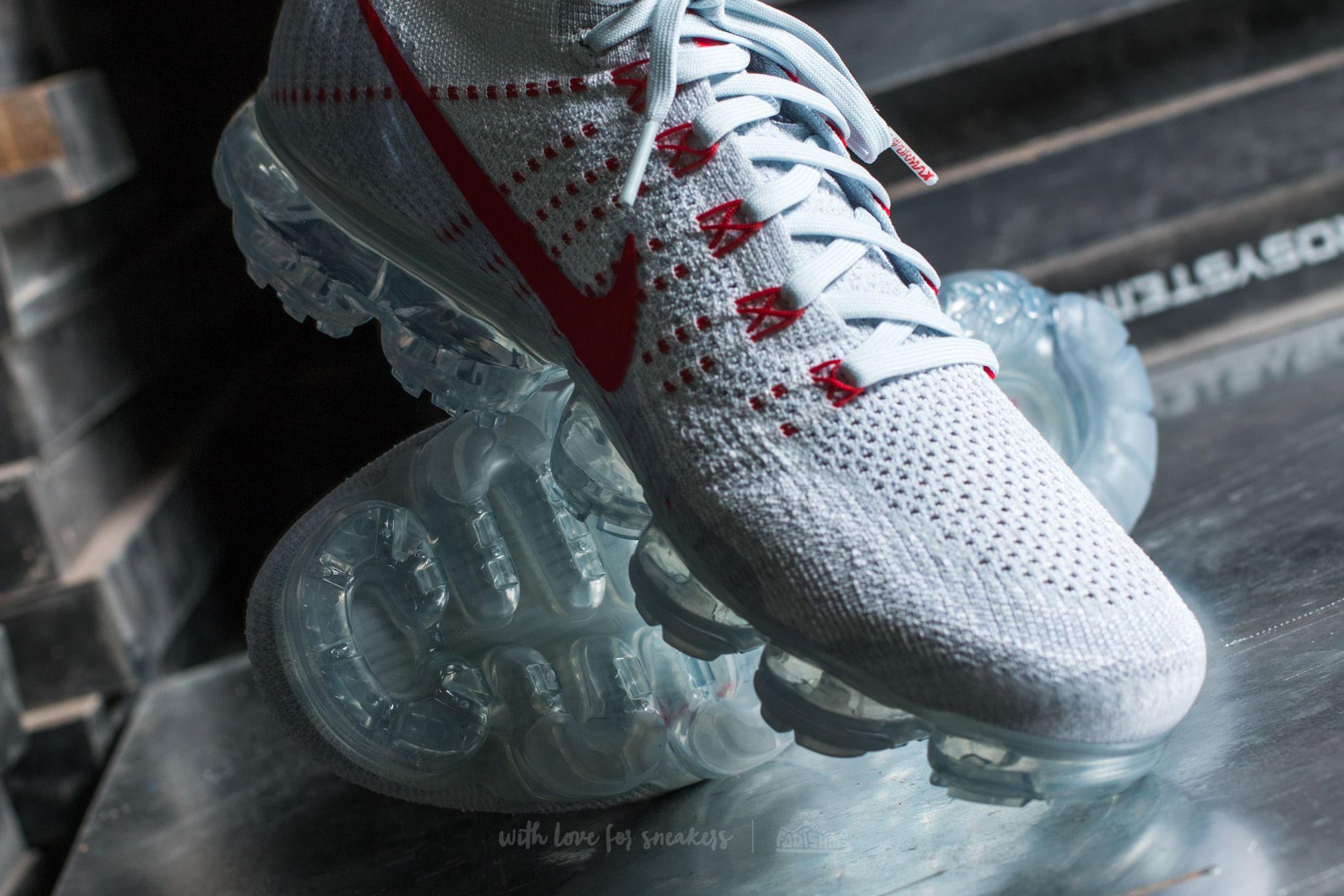 Nike air vapormax flyknit platinum red black online
