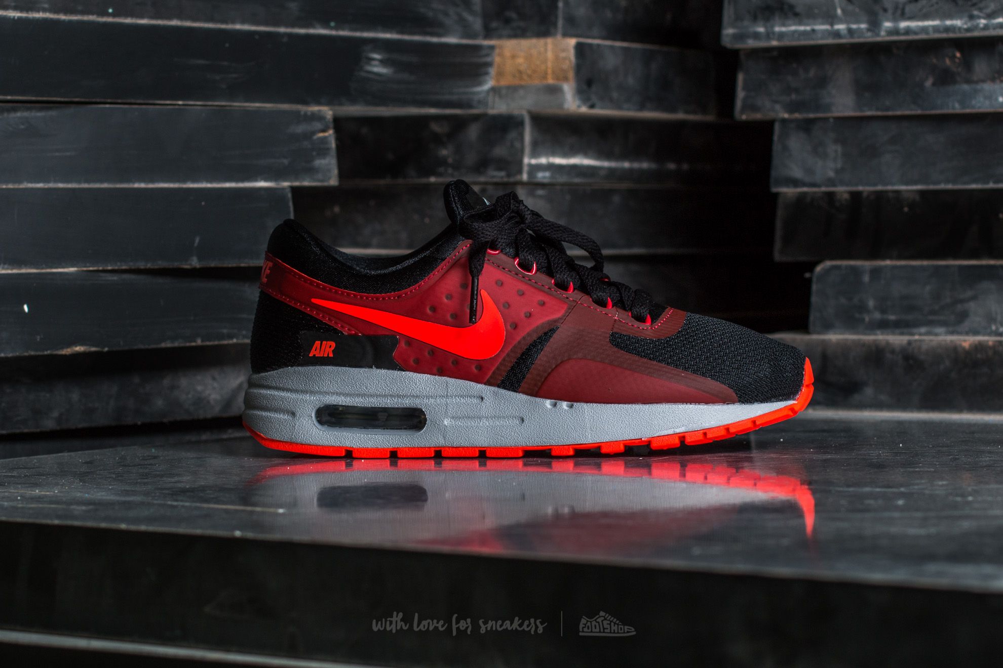 Nike air max top zero black red