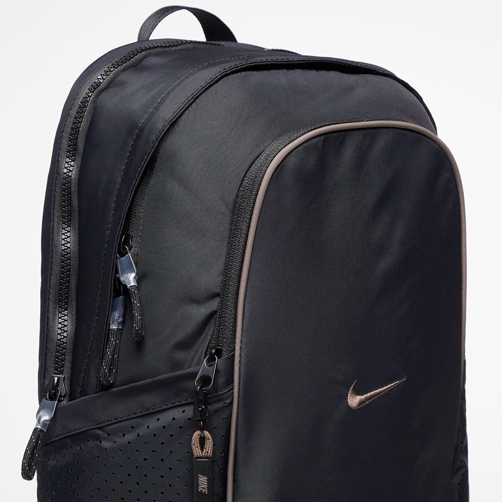 Zaini Nike NSW Essentials Backpack Black/ Black/ Ironstone