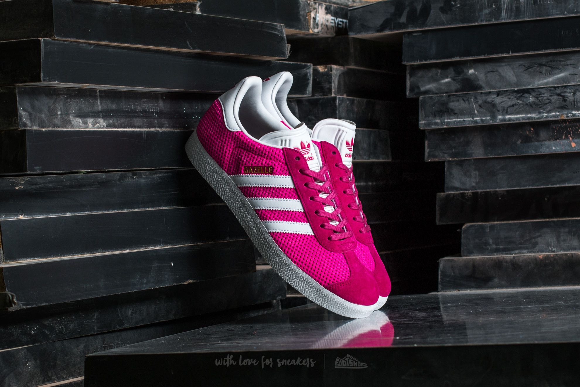 Adidas gazelle shop shock pink