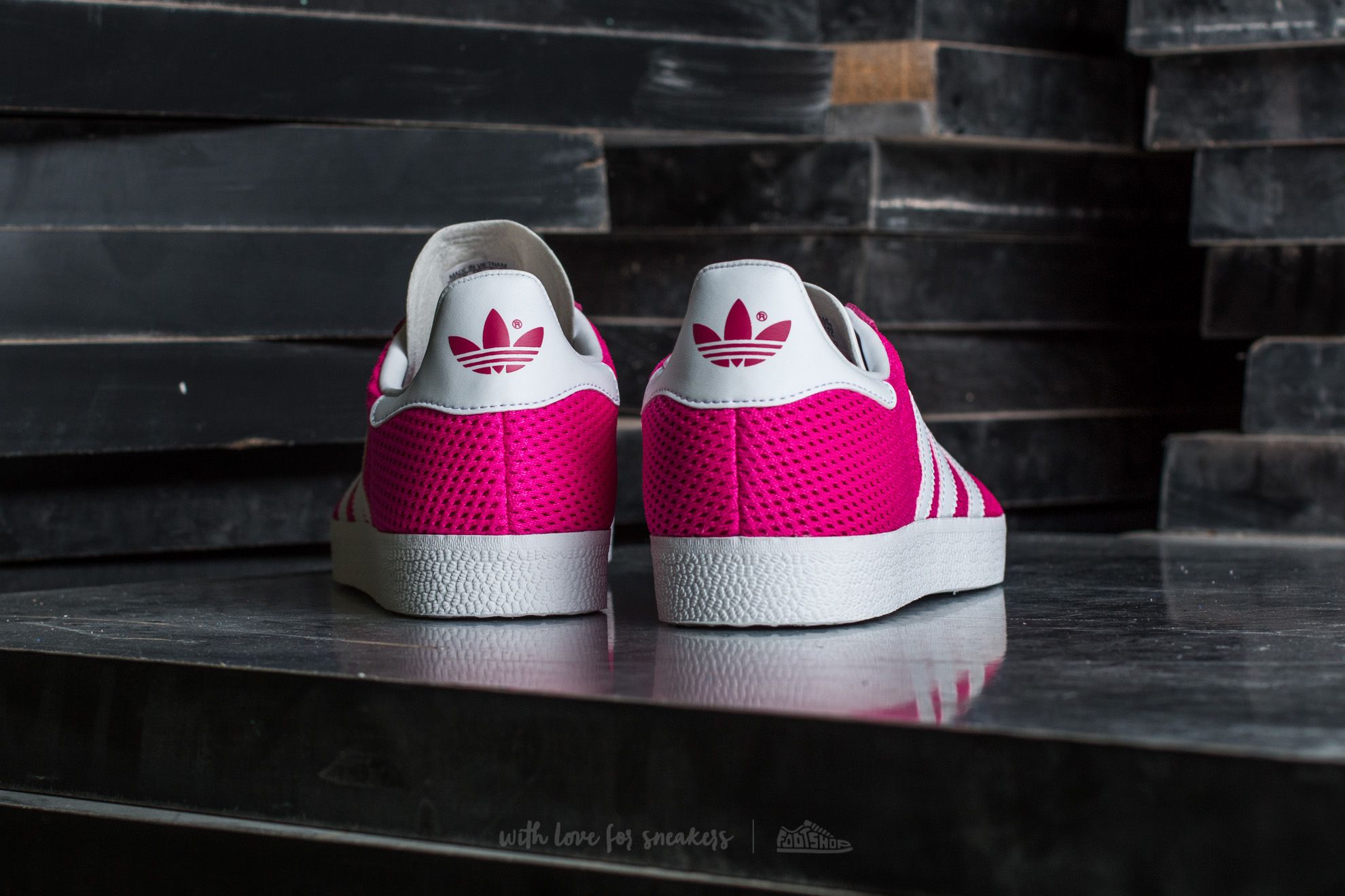 Adidas gazelle shock on sale pink