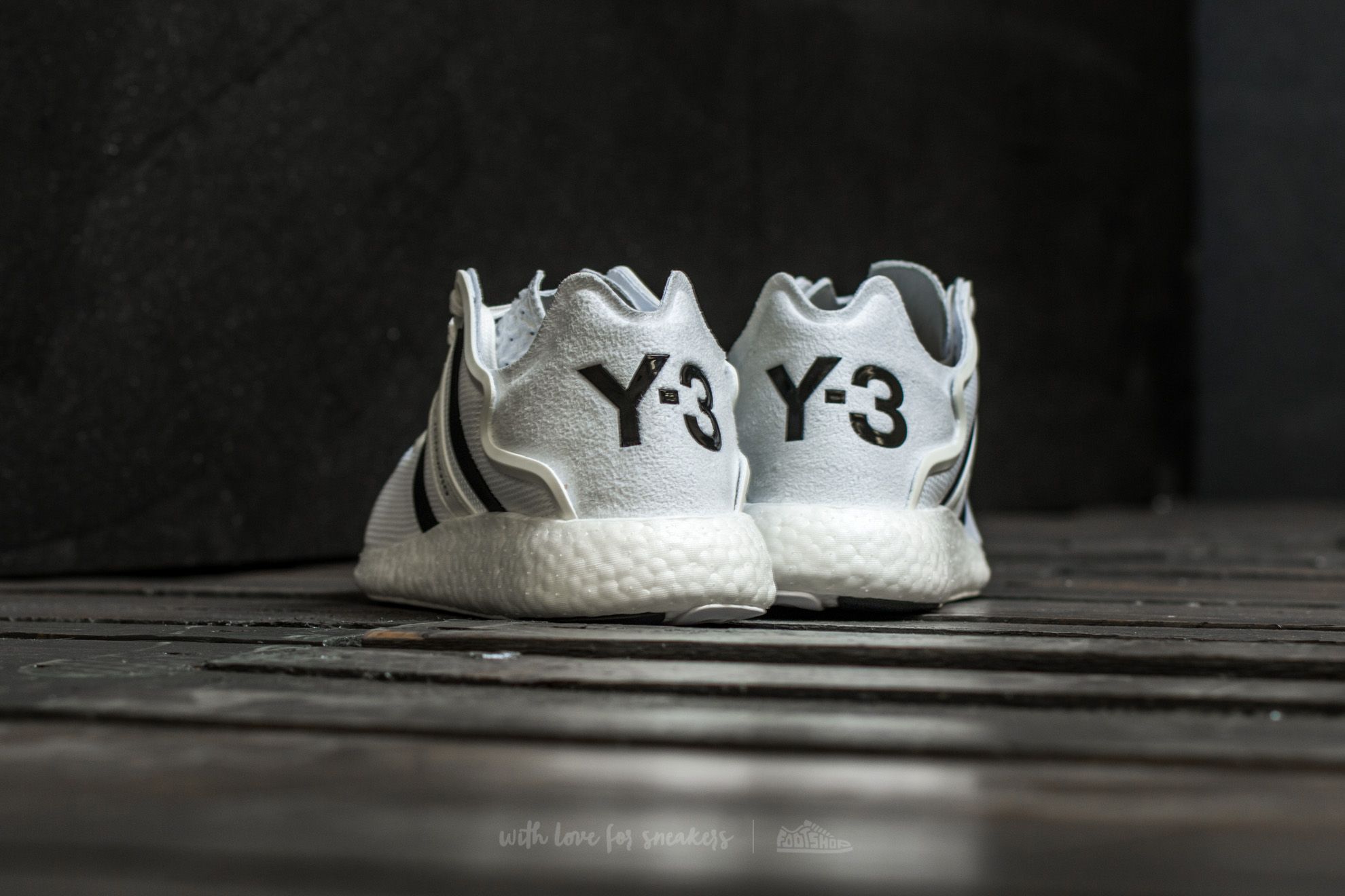Yohji run white store