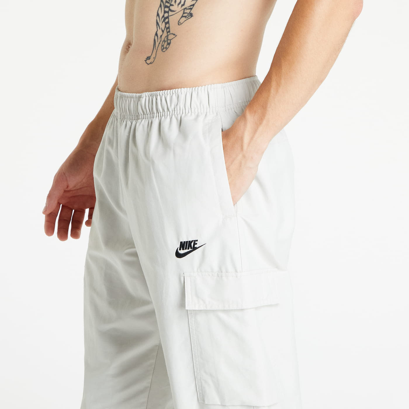 Pantaloni sportivi in nylon Nike Sportswear Repeat Woven Trousers White