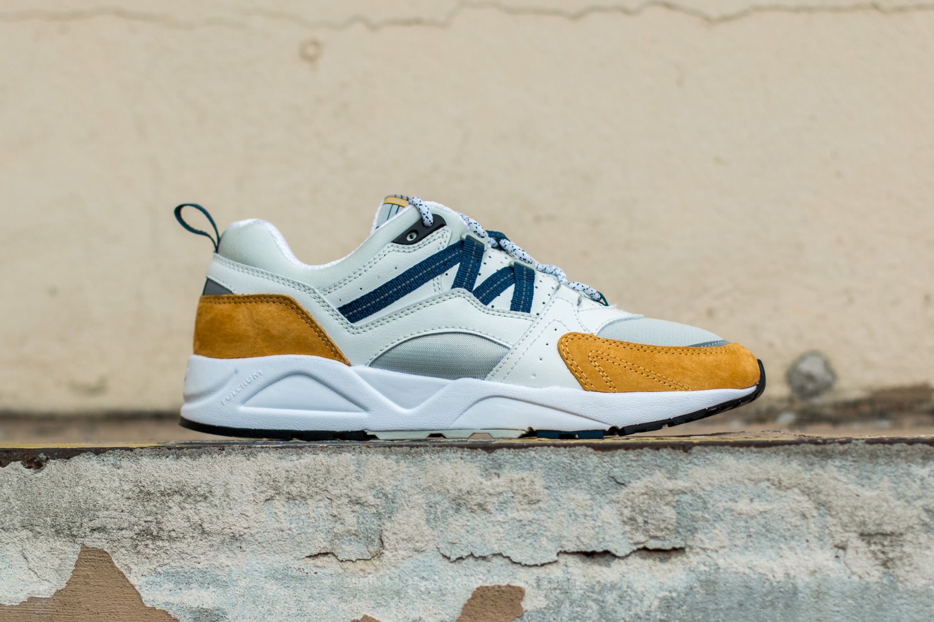 Încălțăminte și sneakerși pentru bărbați Karhu Fusion 2.0 White/ Foggy Dew/ Golden Road