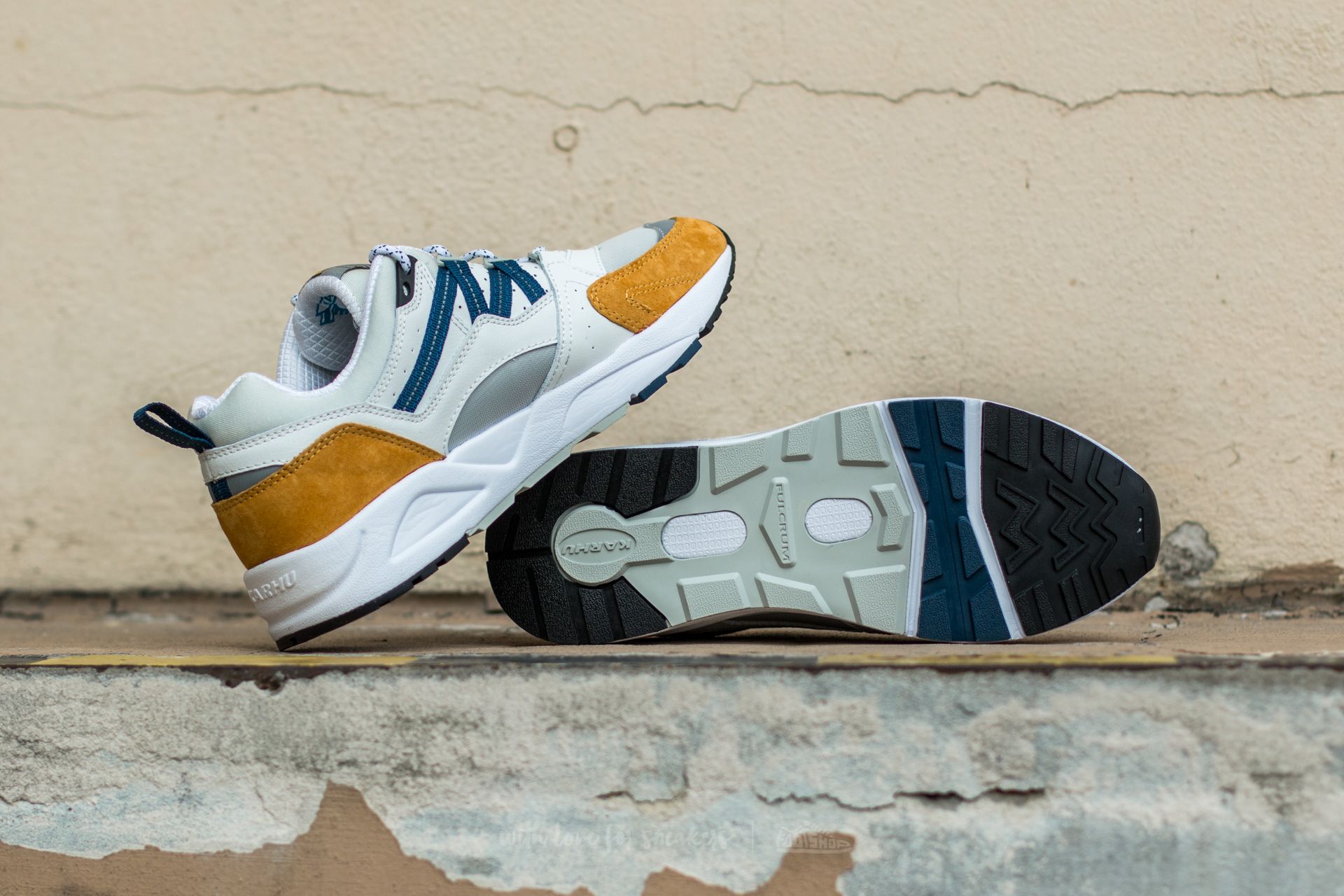 Încălțăminte și sneakerși pentru bărbați Karhu Fusion 2.0 White/ Foggy Dew/ Golden Road