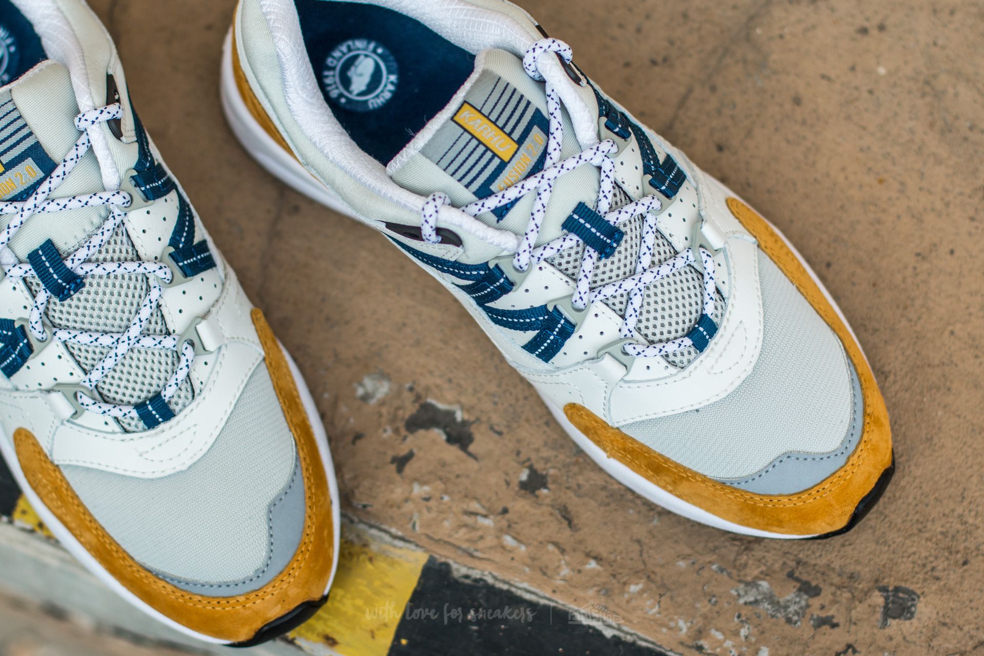 Încălțăminte și sneakerși pentru bărbați Karhu Fusion 2.0 White/ Foggy Dew/ Golden Road