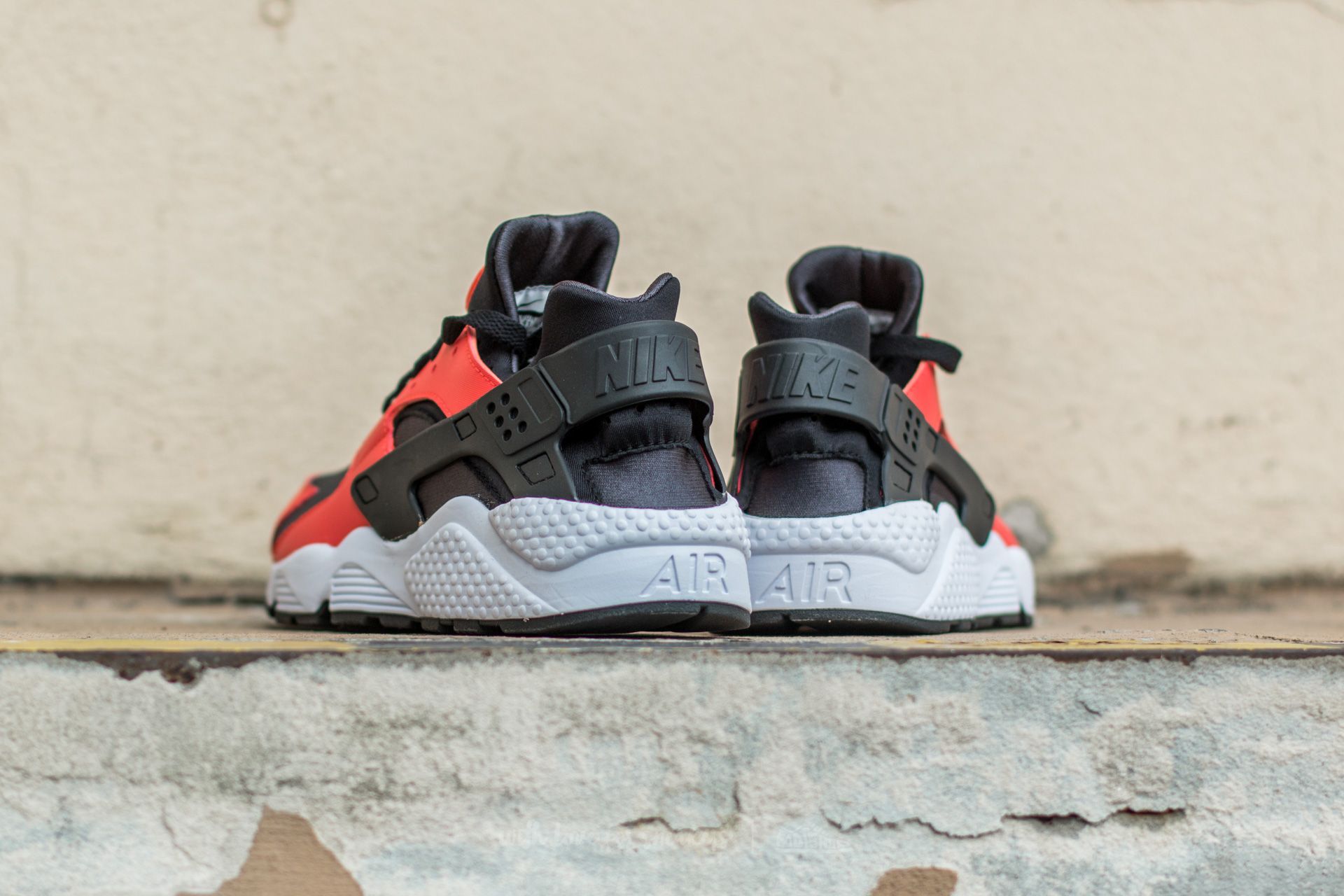 Huarache top black orange