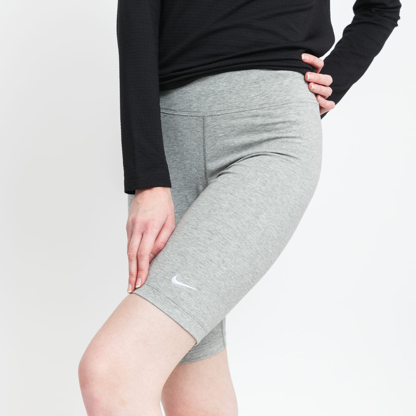 Šortky Nike NSW Essential Medium-Rise Biker Shorts Dk Grey Heather/ White