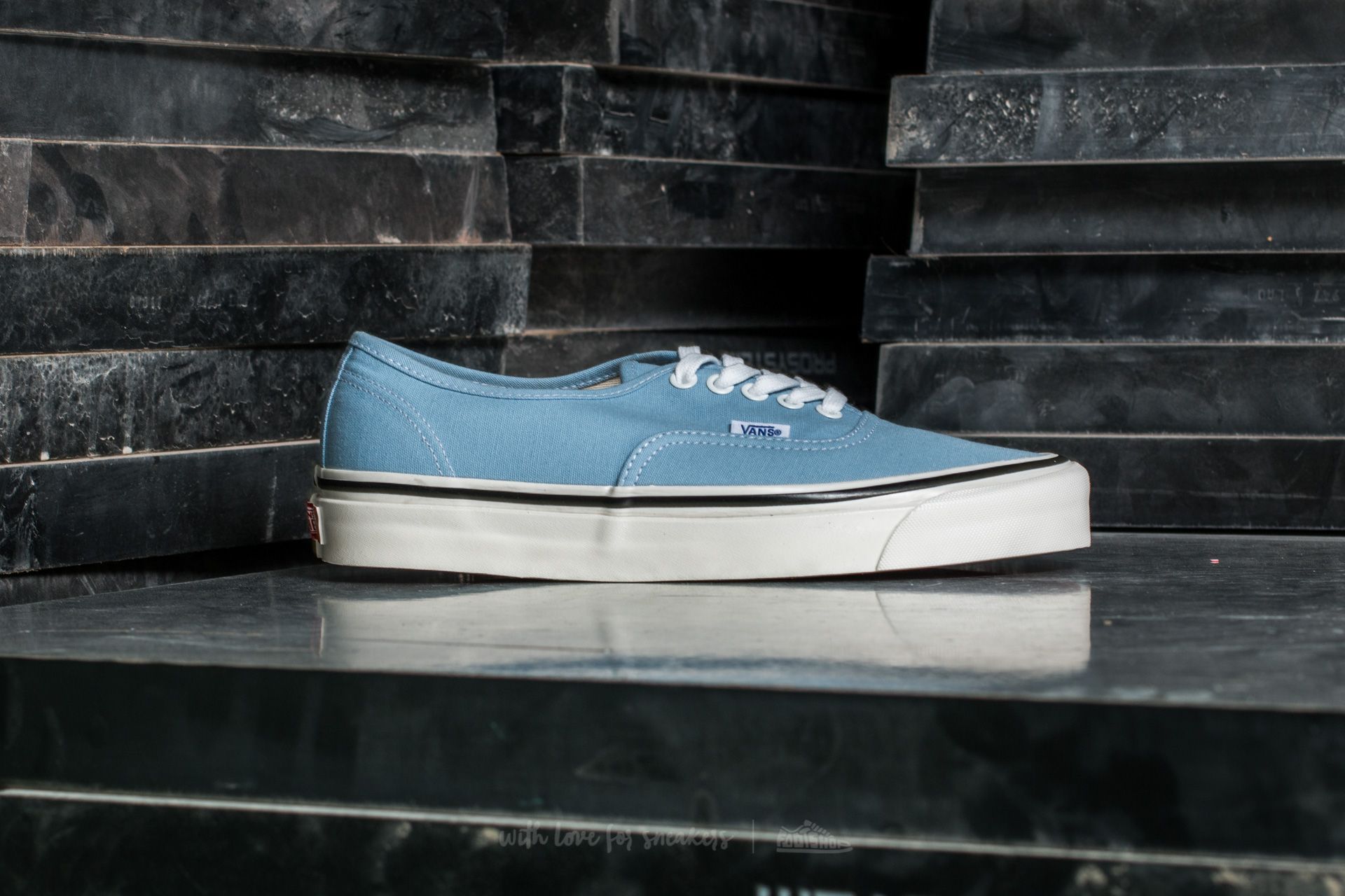 Amazon.com: Vans Authentic 44 DX (Anaheim Factory) : Sports
