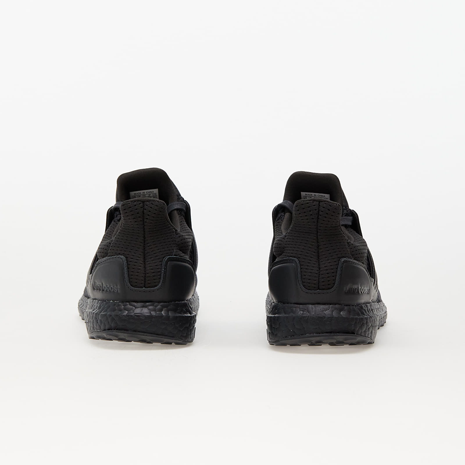 Ultra boost core black running white carbon top