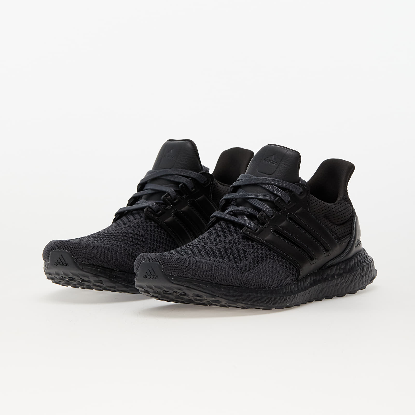 Ultra boost core black carbon top