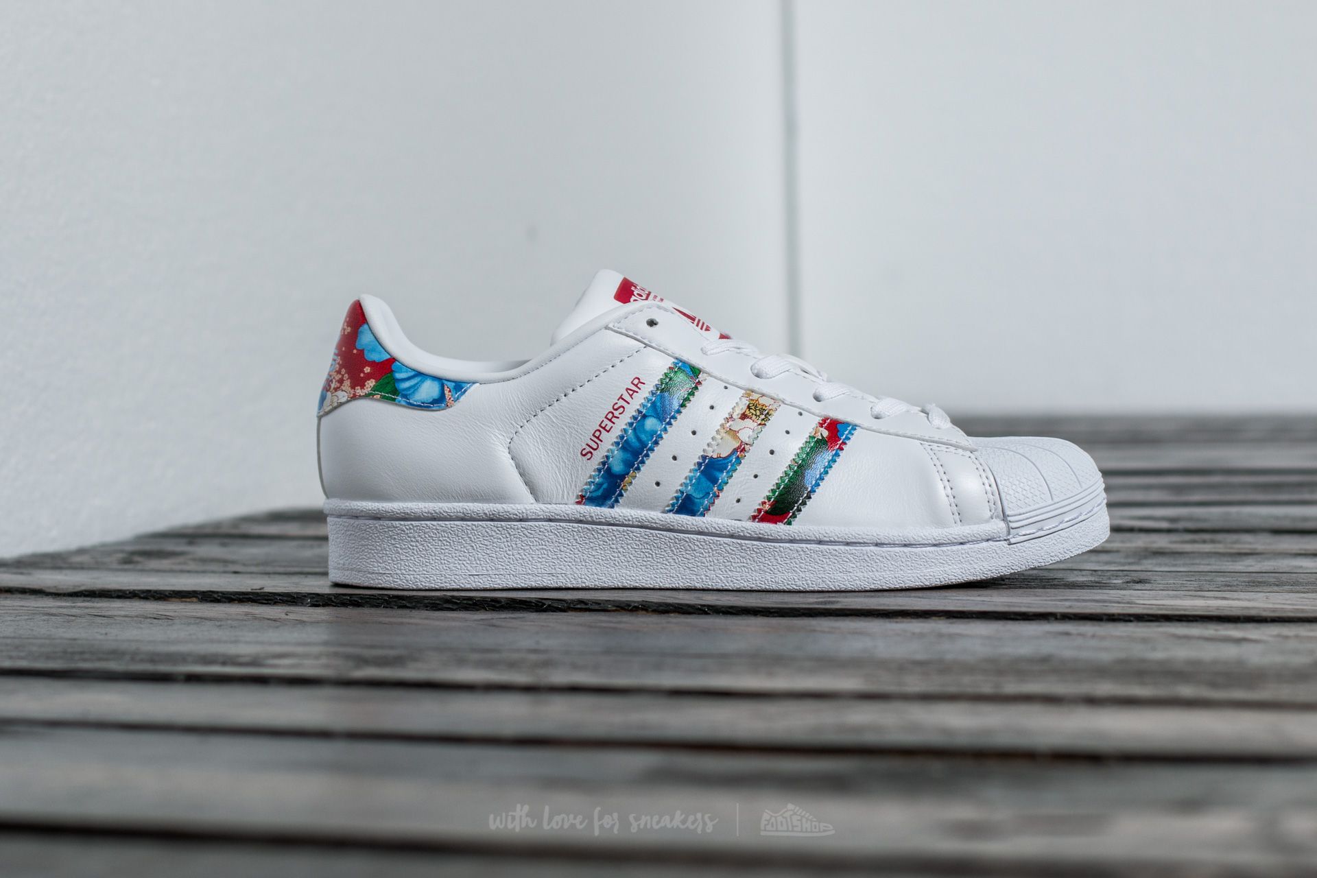 Sapatos de mulher adidas Superstar W Ftw White/ Ftw White/ Power Red