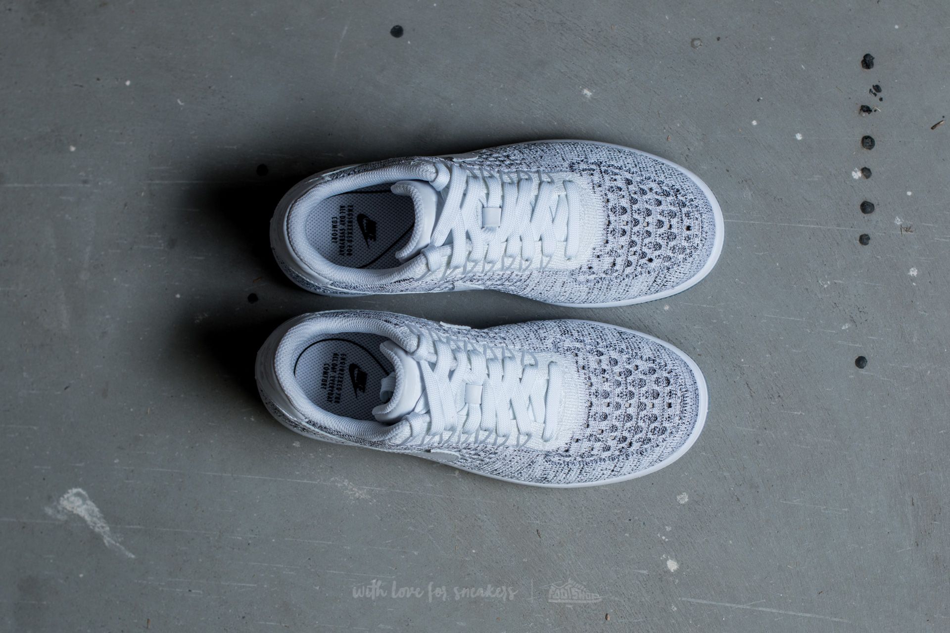 Womens white flyknit online