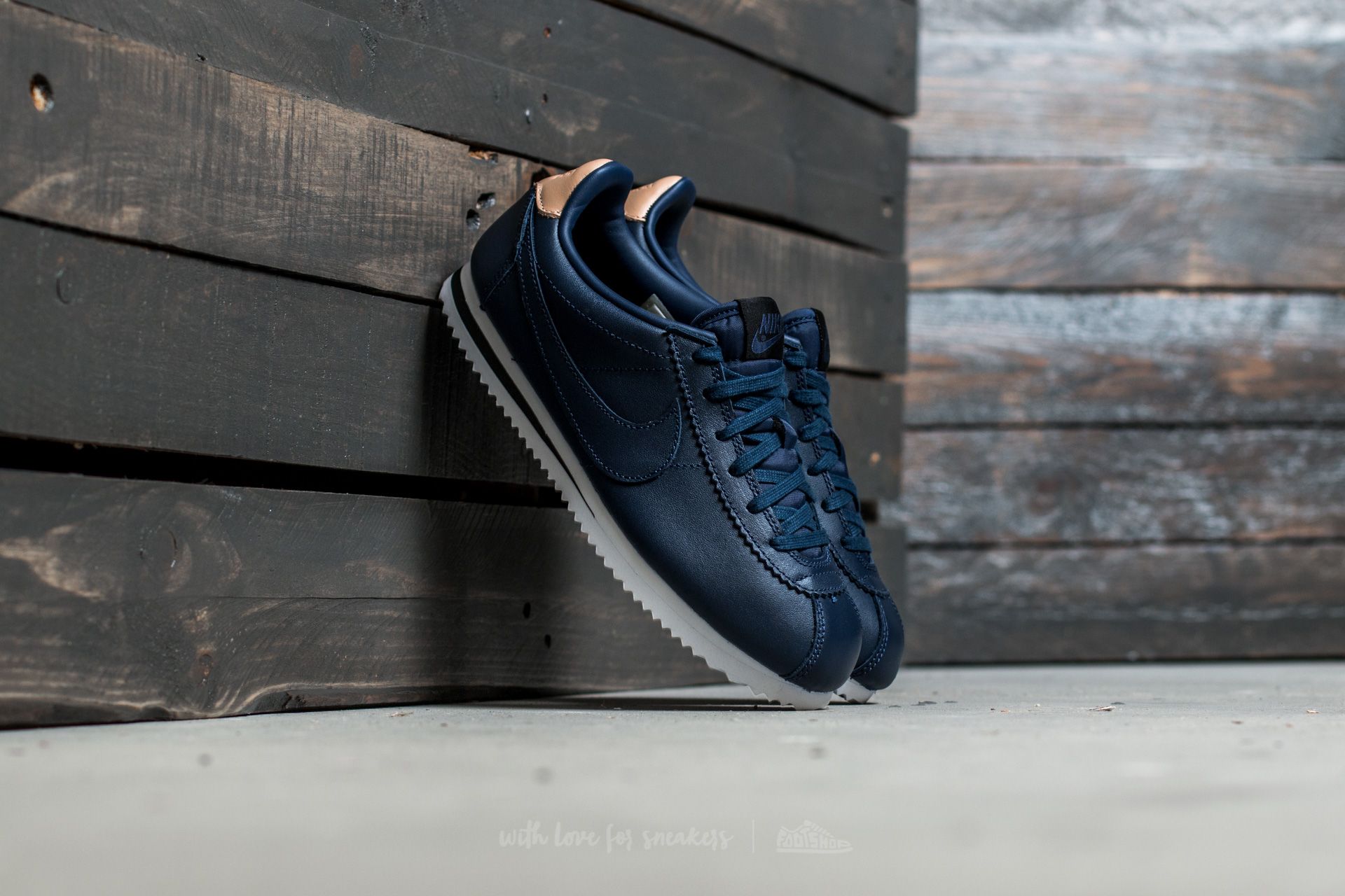 Nike cortez navy sales womens