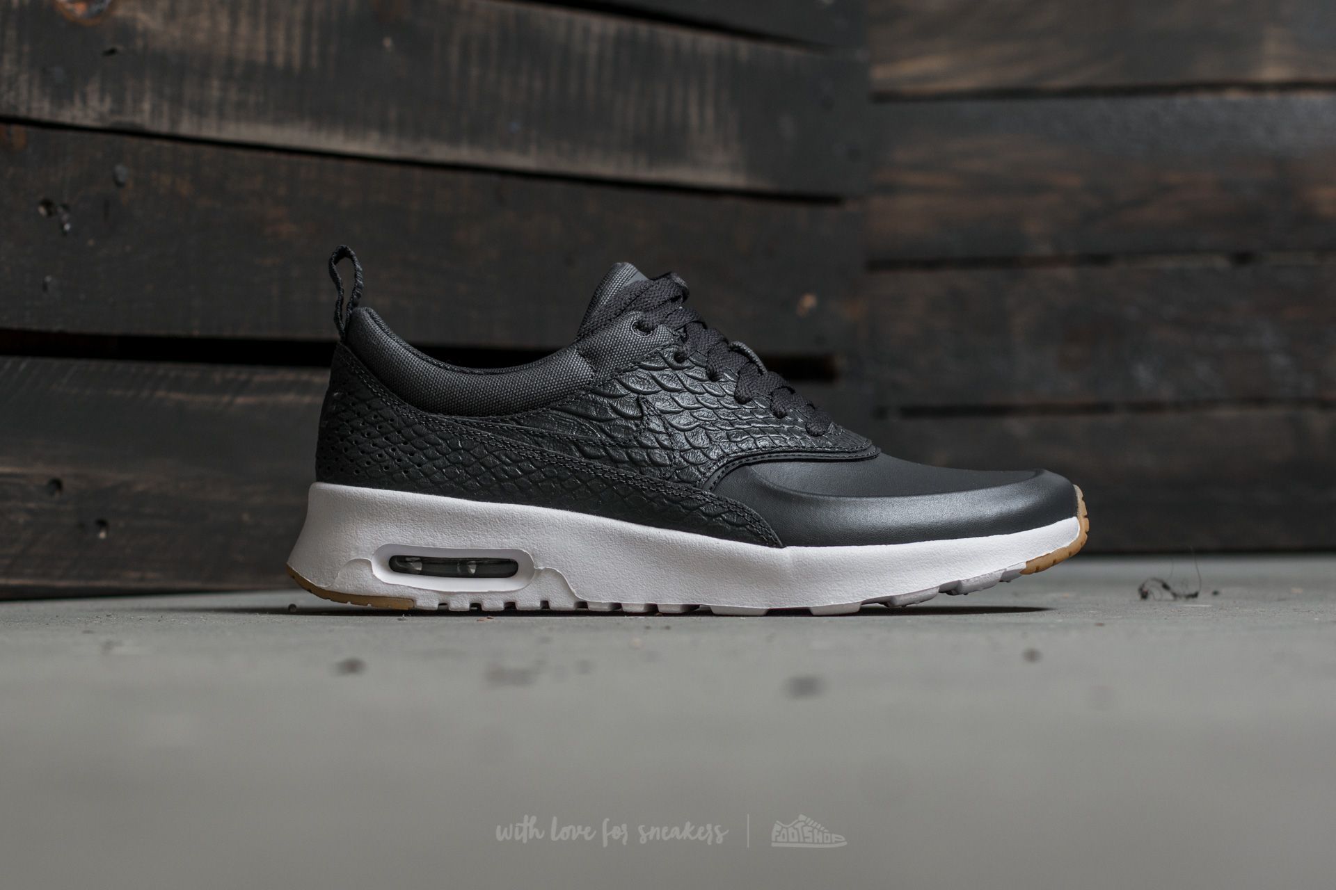 Nike air max thea grey gold top
