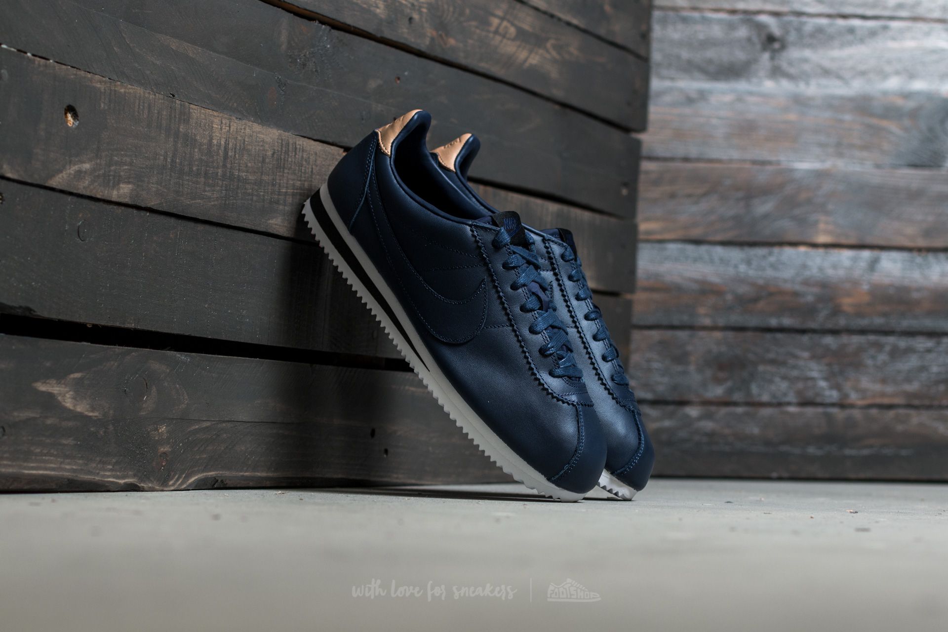 Men s shoes Nike Classic Cortez Leather SE Midnight Navy Midnight