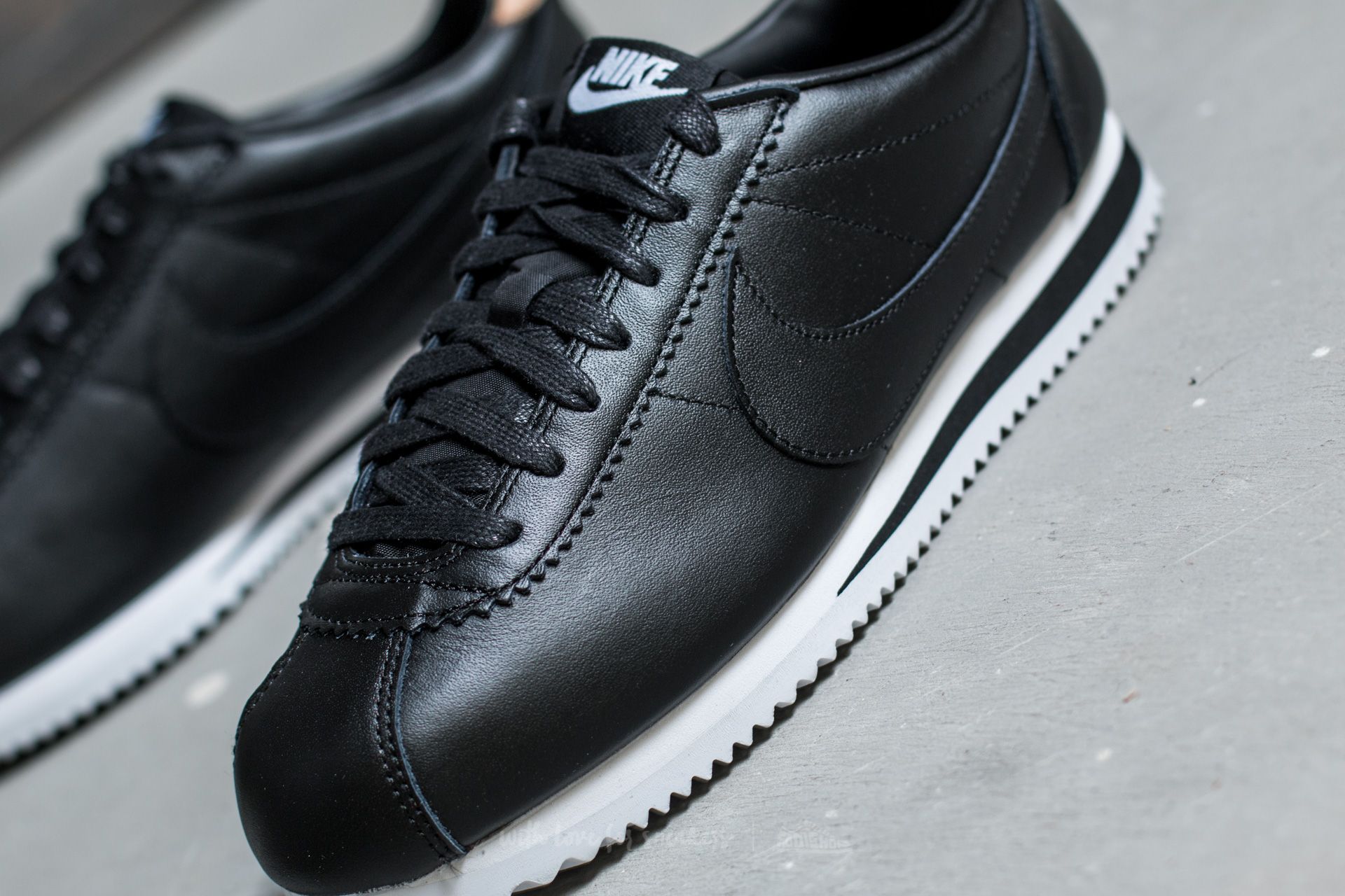 Miesten kengät Nike Classic Cortez Leather SE Black/ Black-White-Vachetta Tan