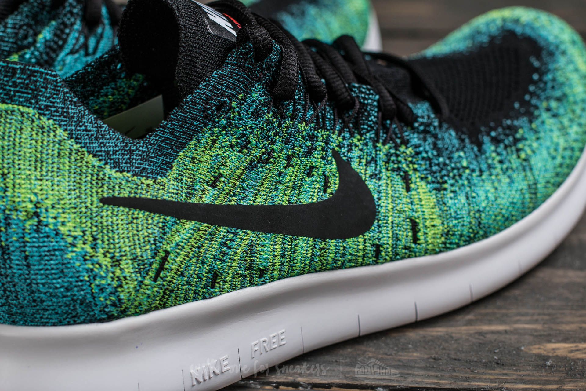Nike free flyknit blue green discount