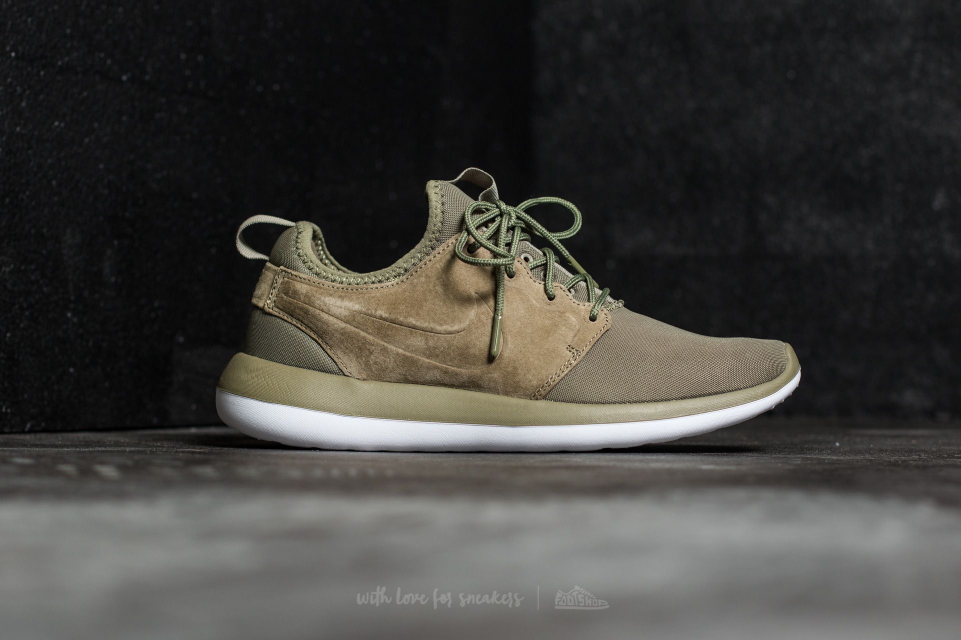 Nike roshe two olive green top