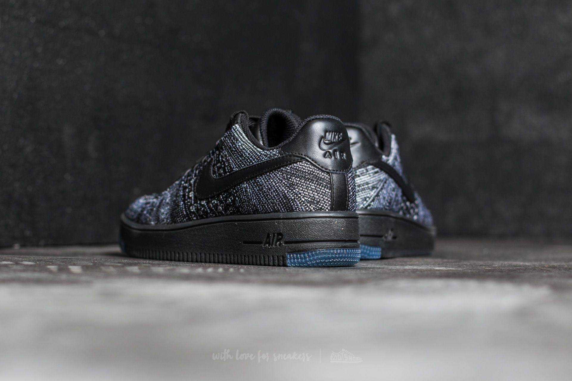 Nike w air force hotsell 1 flyknit low black/ black-white