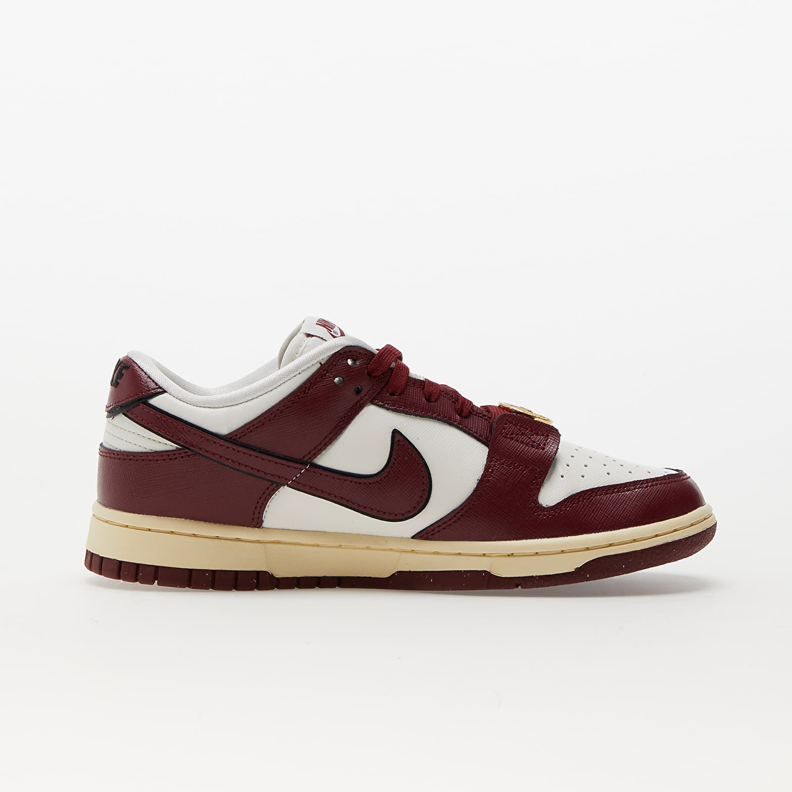 Damesschoenen Nike W Dunk Low Se Sail/ Team Red-Black-Muslin