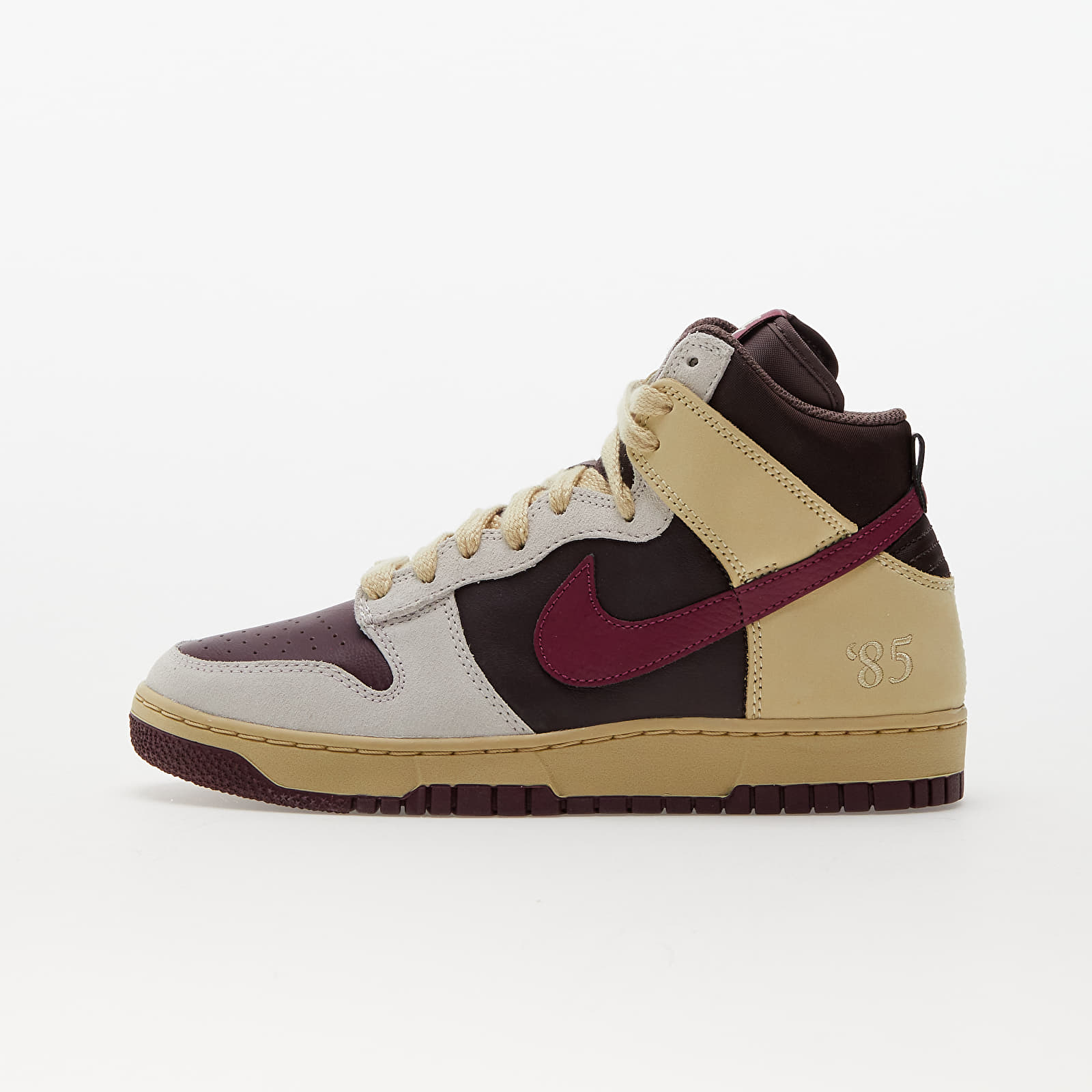 Nike burgundy deals high tops