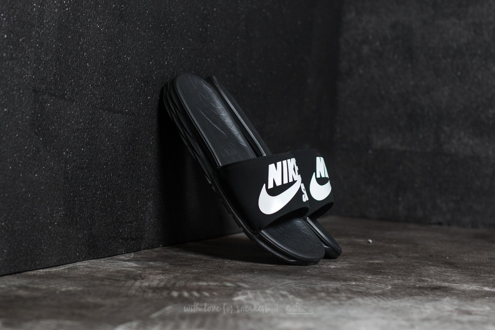 Men s shoes Nike Benassi Solarsoft SB Black White Footshop