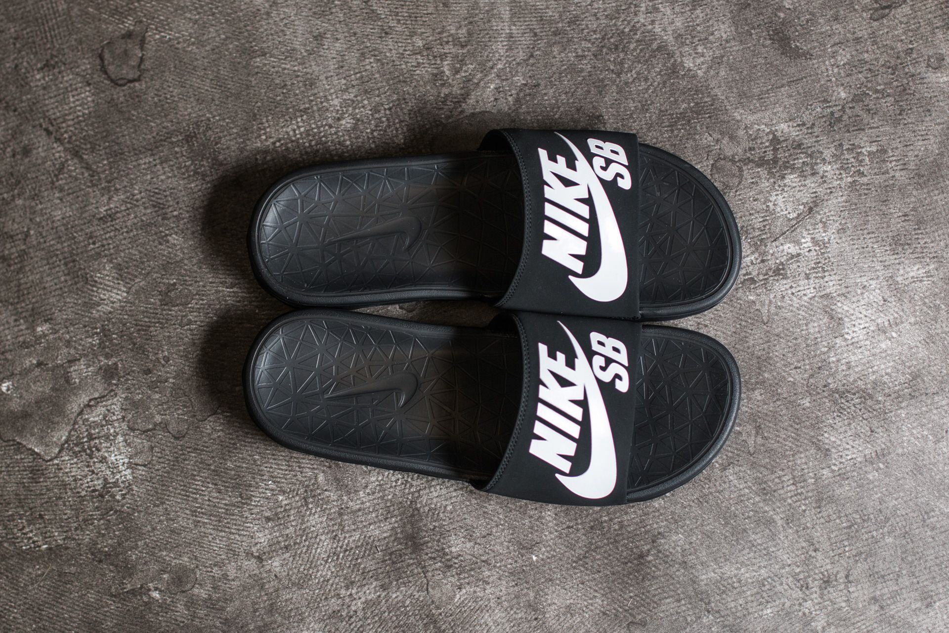 Men s shoes Nike Benassi Solarsoft SB Black White Footshop