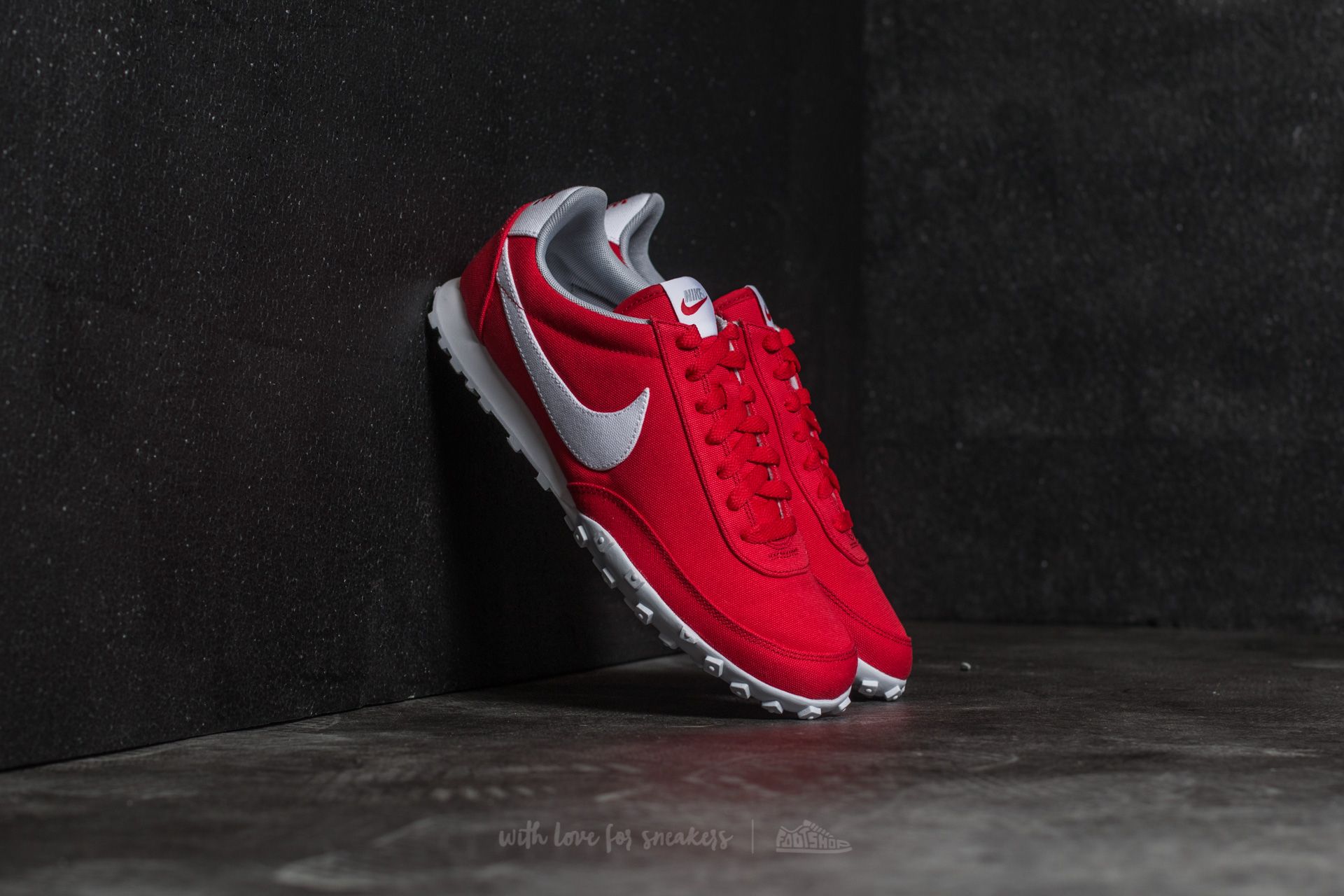 red nike waffle