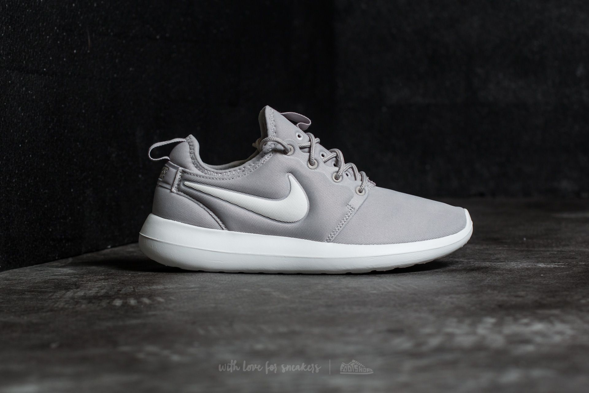 Nike roshe best sale 2 gray