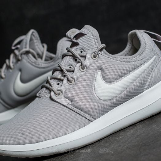 Womens grey nike roshe discount