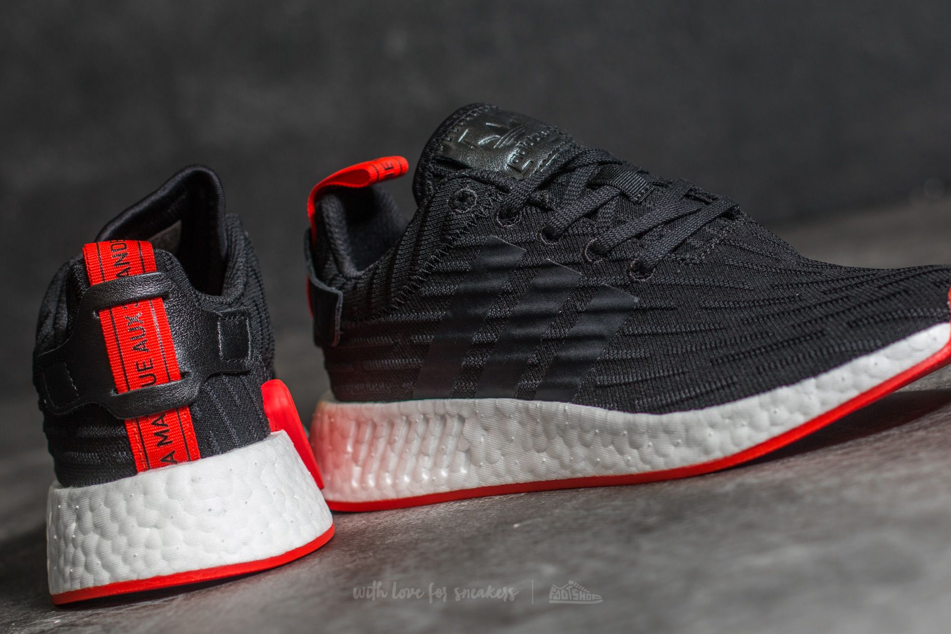 Adidas nmd r2 primeknit red top
