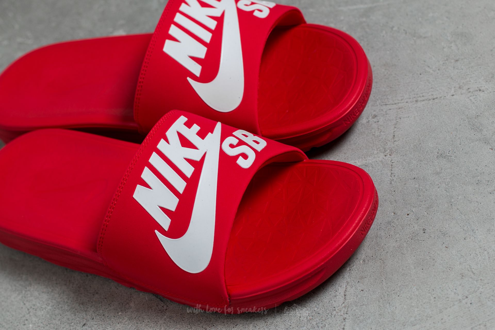 Men s shoes Nike Benassi Solarsoft SB University Red White Footshop