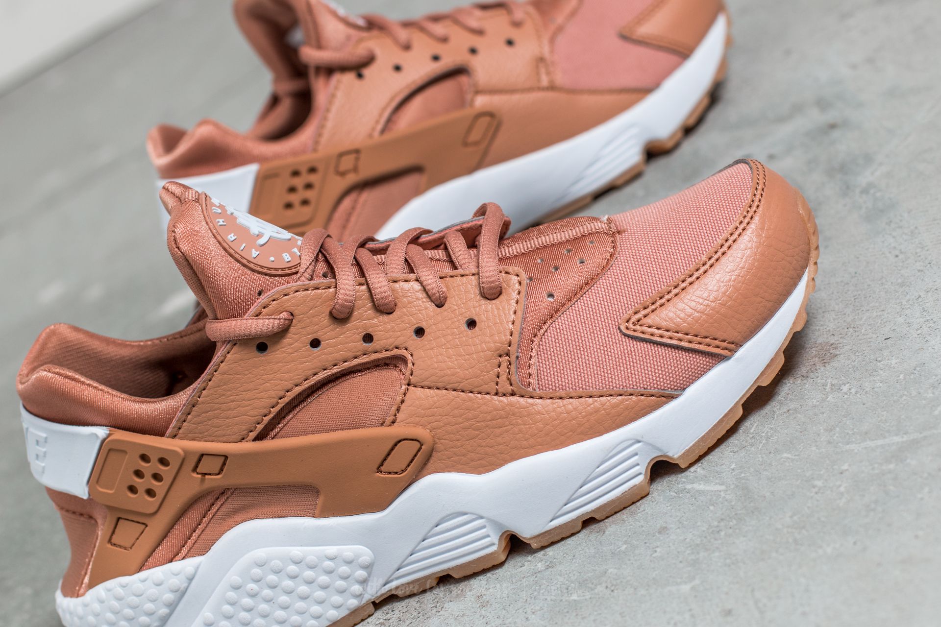 Nike air huarache dusted clay clearance