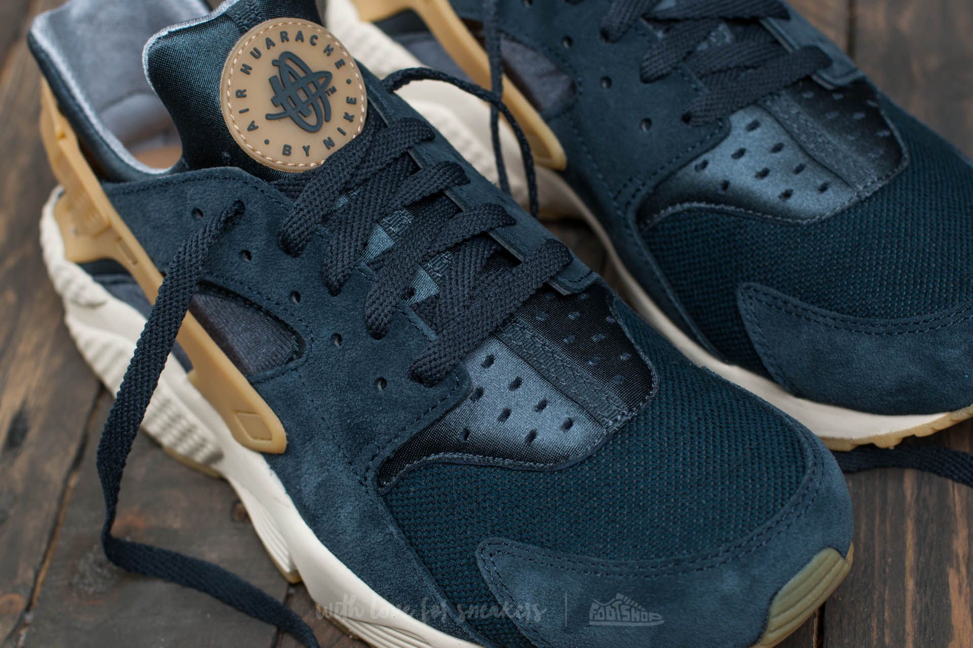 Nike huarache navy blue and yellow new arrivals