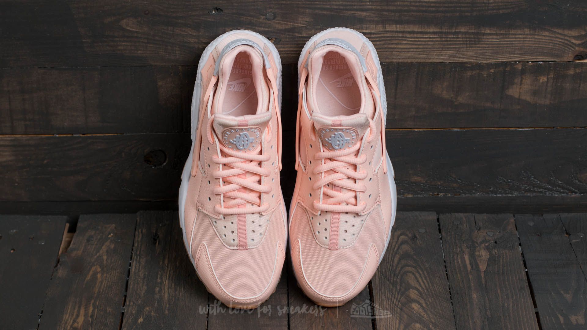 Chaussures et baskets femme Nike Wmns Air Huarache Run Sunset Tint White Gum Yellow Footshop