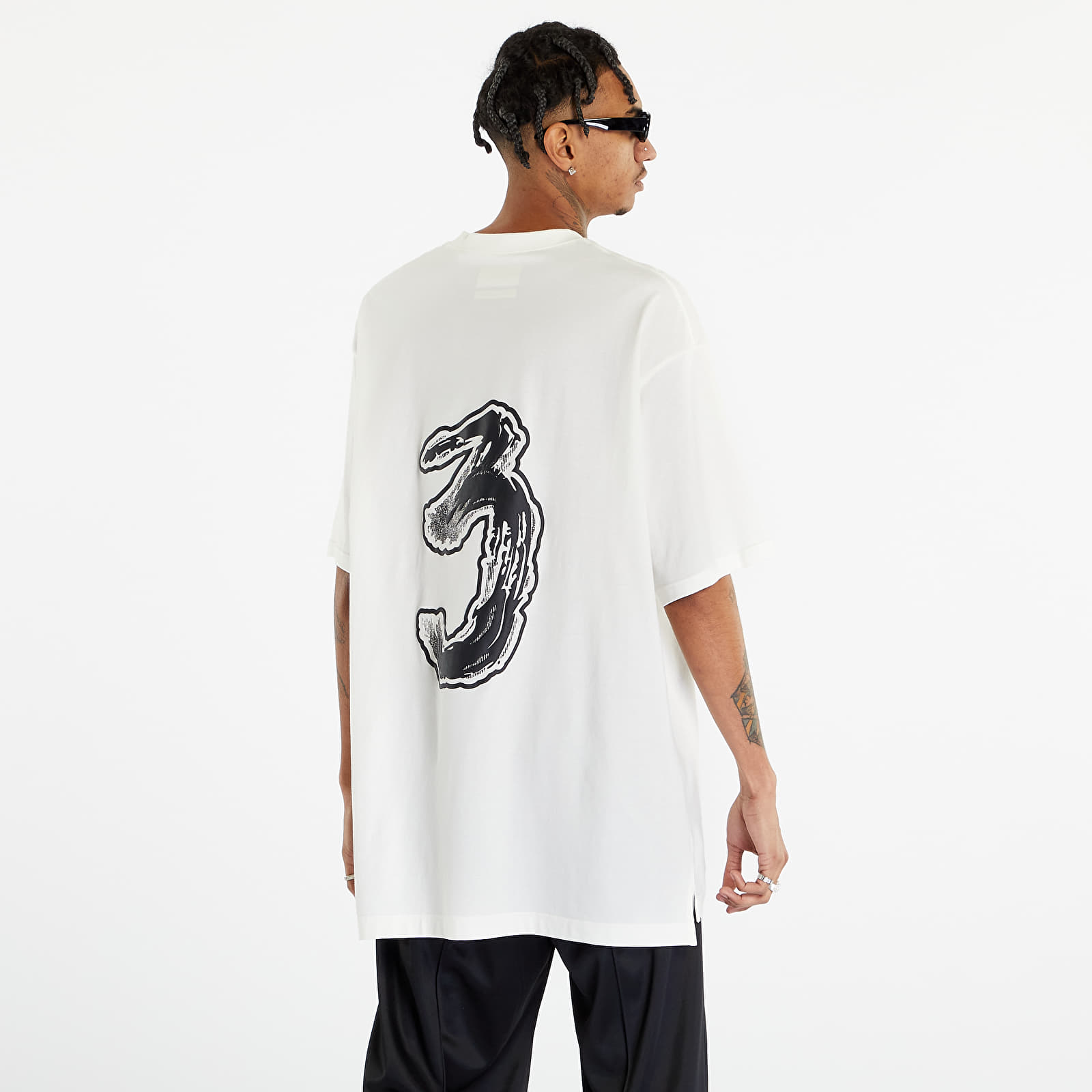 【関送無料】 Y-3 リラックス Graphic logo ロゴ Tシャツ T-shirts Y-3 Graphic Logo T-Shirt Off White | Footshop