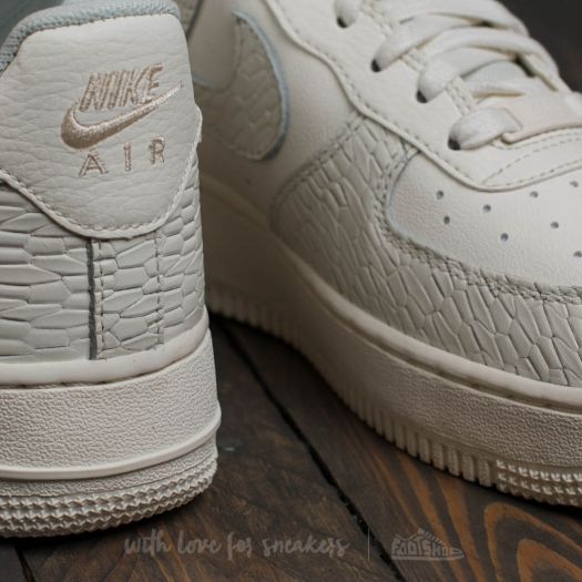 Nike Wmns Air Force 1 07 Premium