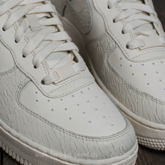 Nike Wmns Air Force 1 07 Premium