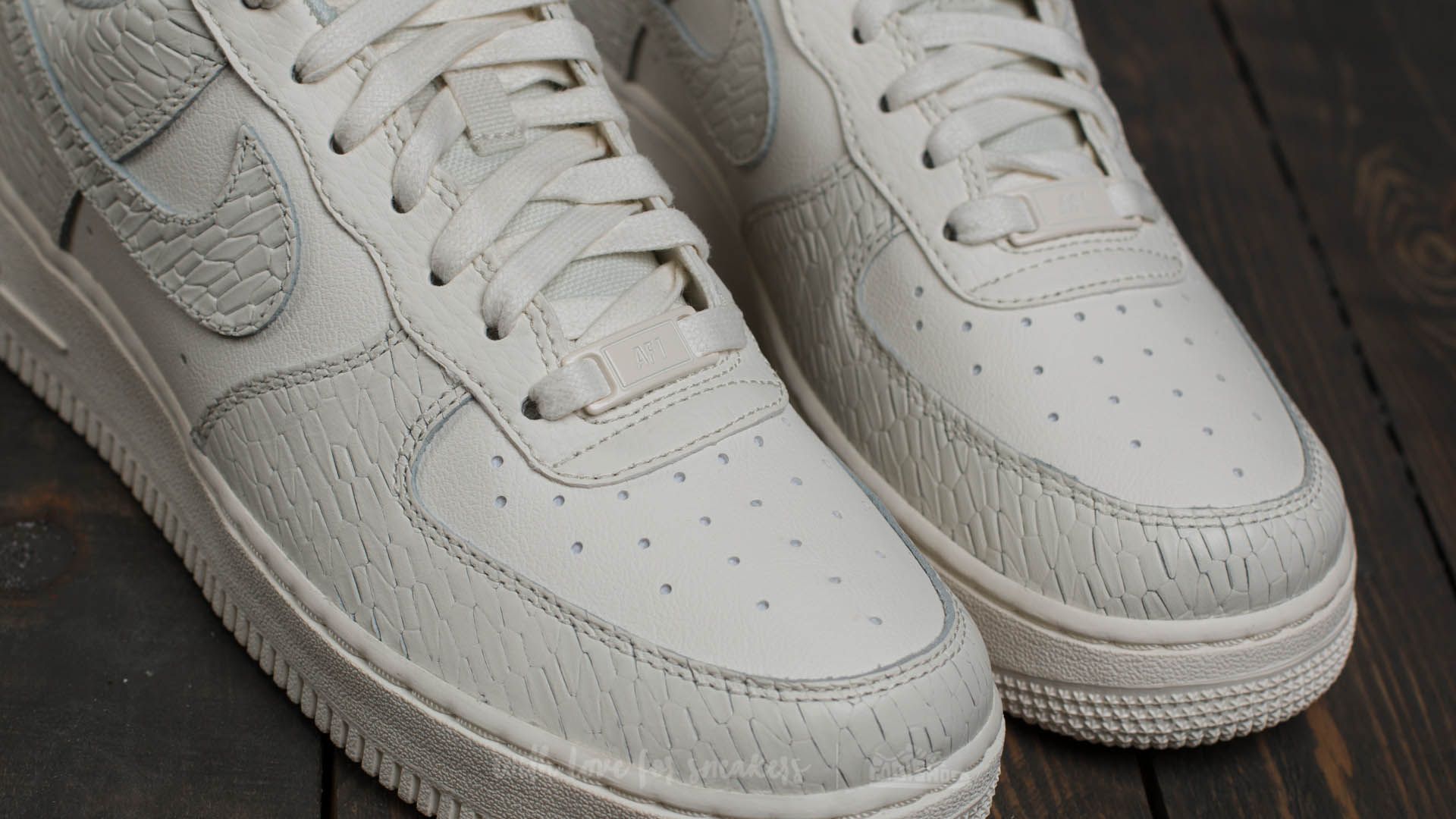 Buty damskie Nike Wmns Air Force 1 ´07 Premium Sail/ Sail-Light Bone-White