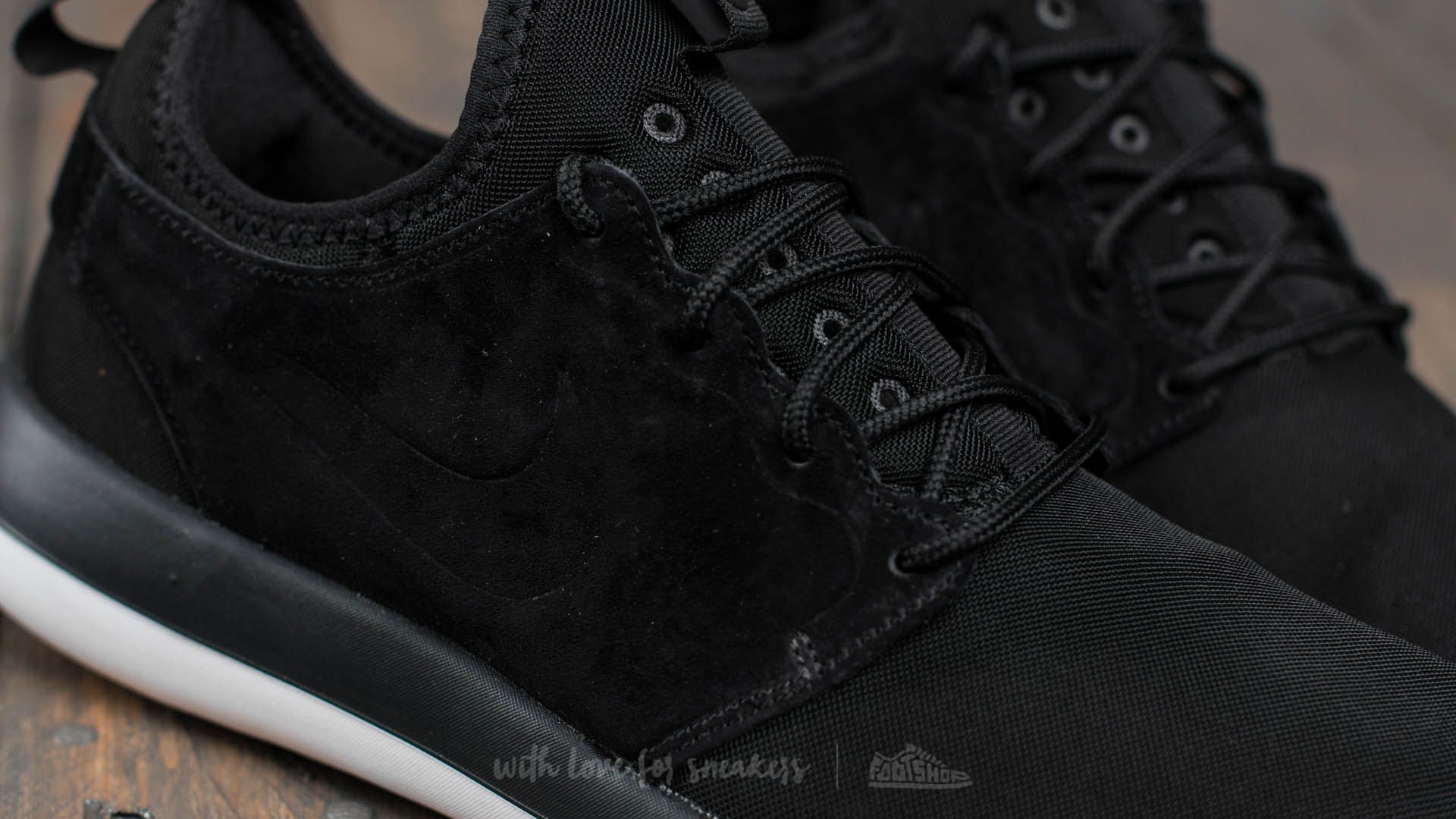 roshe two triple black