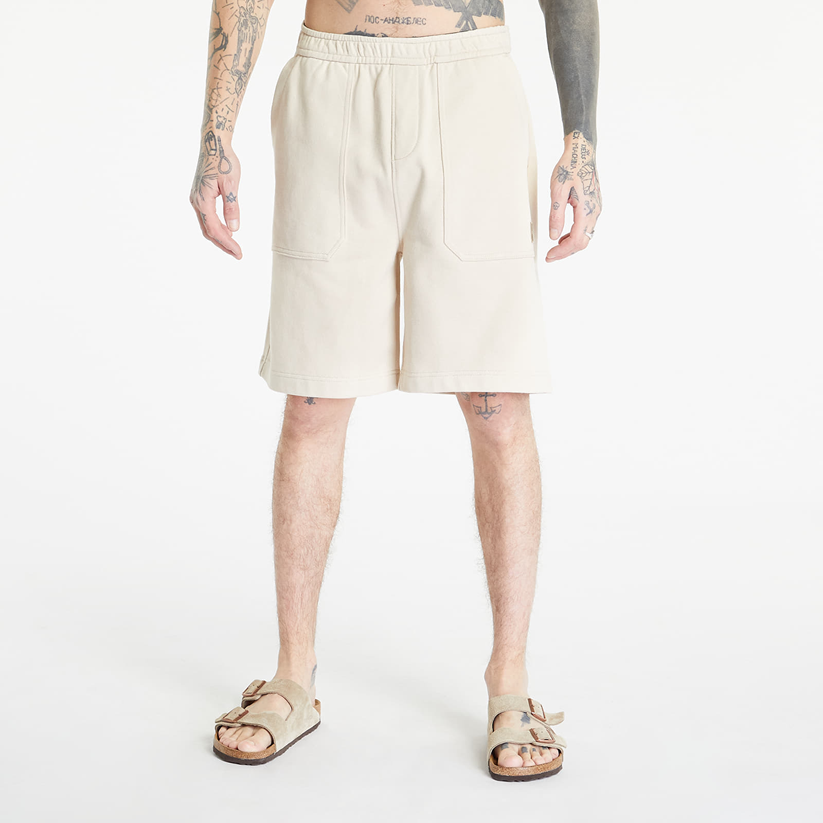 Calvin Klein - jeans shrunken badge shorts classic beige