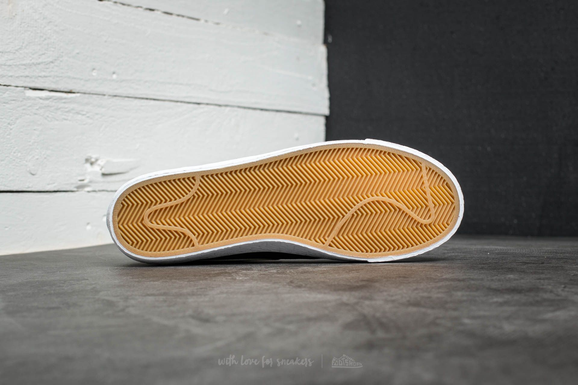 Pánske tenisky a topánky Nike SB Blazer Zoom Low Black/ White-Gum Light Brown