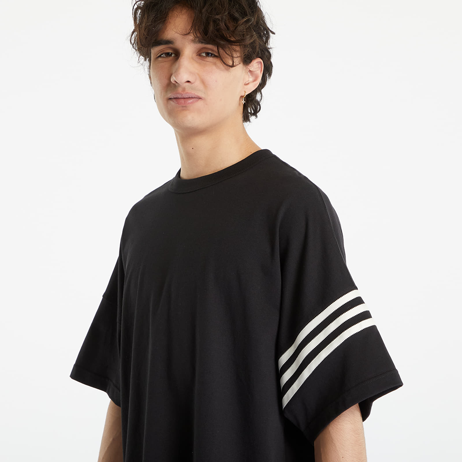 T-paidat adidas Originals Adicolor Neuclassics Short Sleeve Tee Black