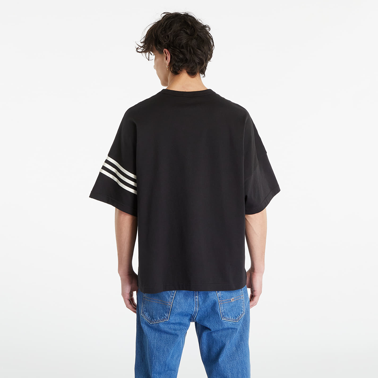 T-paidat adidas Originals Adicolor Neuclassics Short Sleeve Tee Black