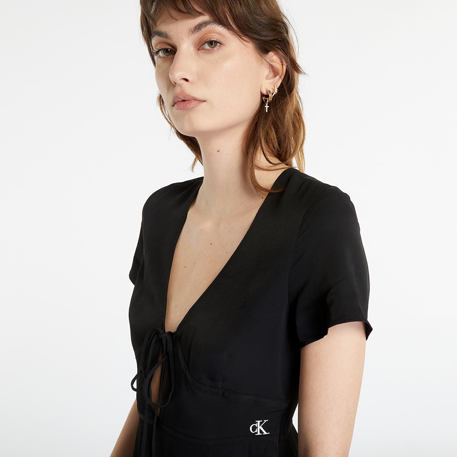 Levně Šaty Calvin Klein Jeans Crepe Short Sleeve Midi Dress Black M